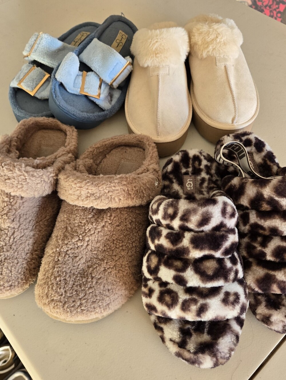Size 9 Women's Bundle Lot of 4 slides/slippers UGG Crocs